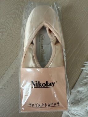 Nikolay Women's  Streampointe Ballet Shoe Hard Shank XX 4.5